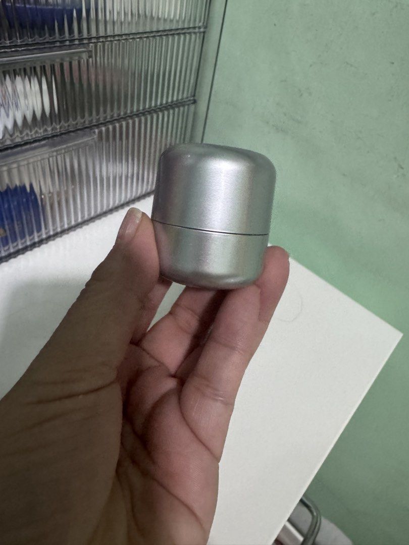 ISSY by ISSEIMI Creme Shadow Stick - Husk (Category: Makeup) located in Muntinlupa City. Submitted by simmday (Listing ID 1453011920, Image 2). Description: - ISSEIMI Creme Shadow Stick - Shade: Husk (Light cool contour) - Easy to apply and blend - Ideal for everyday subtle contouring - Comes in sleek silver packaging - I only used it once using a brush RFS: contouring is not for me, thus decluttering .