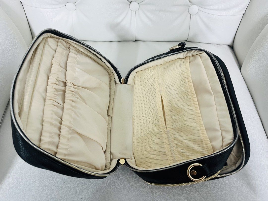 Itzy Ritzy Quilted Black Bag with Strap (Category: Luxury Bags & Wallets) located in Mandaluyong City. Submitted by clairie03 (Listing ID 1452988711, Image 3). Description: - Brand: Itzy Ritzy - Color: Black - Material: Quilted - Main compartment: Zippered with multiple internal pockets and mesh - Additional pocket: Back zippered pocket - Strap included: Detachable crossbody leather-chain strap - Ideal for: Travel and everyday organization - Used