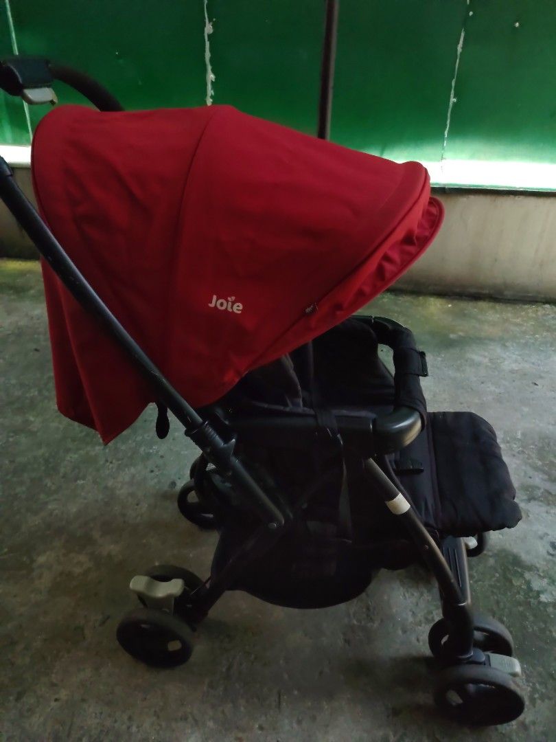 Joie Stroller Red/Black (Category: Strollers) located in Manila. Submitted by mysticrabbit_55b0be (Listing ID 1452947022, Image 3). Description: - Joie stroller in stylish red and black. - Effortless to maneuver for smooth rides. - Features a secure 5-point harness for child safety. - Canopy offers ample shade from the sun. - Conveniently folds for easy storage. - Perfect for everyday outings and travel. - Note: Slight scratches You clean it befo