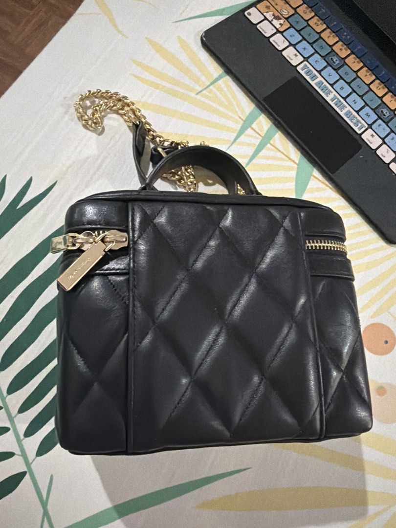 Kate Spade Black Quilted Vanity Case Bag (Category: Luxury Bags & Wallets) located in Muntinlupa City. Submitted by pinkfire1527 (Listing ID 1452900459, Image 2). Description: - Brand: Kate Spade - Style: Quilted Vanity Case - Color: Black - Hardware: Gold - Closure: Zipper - Strap: Chain strap included - Interior: Black - Use: Ideal for makeup or small essentials - Dimensions: Approximately 7" (L) x 5" (W) x 4" (H).