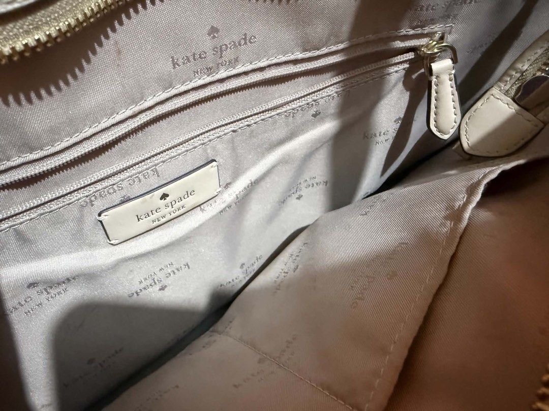 Kate Spade Shoulder bag (Category: Shoulder Bags) located in Cabanatuan. Submitted by hellorhea (Listing ID 1452941301, Image 2). Description: Large size. With paper bag, no dustbag. .