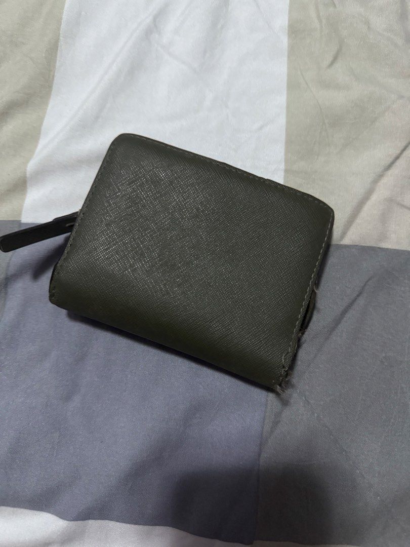 Kate Spade Trifold Olive Green Wallet (Category: Wallets & Card holders) located in Tarlac. Submitted by mystelriousclutt3rs (Listing ID 1452931337, Image 2). Description: issues (pls see photos for issues): - heavy corner wear - peeling along the fold/hinge - scratches this is an authentic kate spade wallet. bought in hk, no receipt since it’s an old wallet mod: j&t mop: gcash no return and refund.