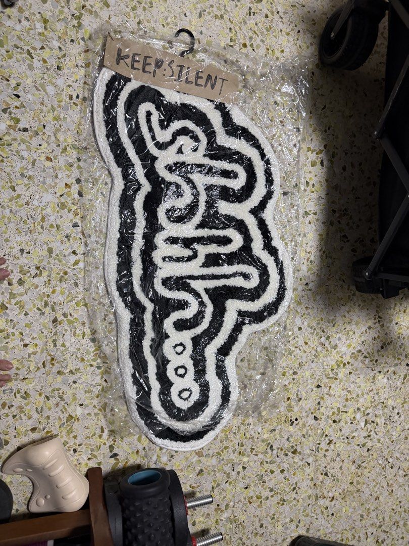 Keep silent mat (Orm) (Category: Carpets & Mats) located in Singapore. Submitted by charlie_the_chocolate_factory (Listing ID 1453019654, Image 1). Description: Very big Brand new No nego .