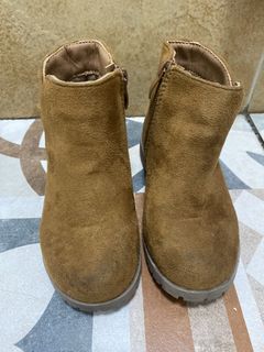 (Category: ) located in . Submitted by stockroompreloved (Listing ID 1452951112, Image 1). Description: .