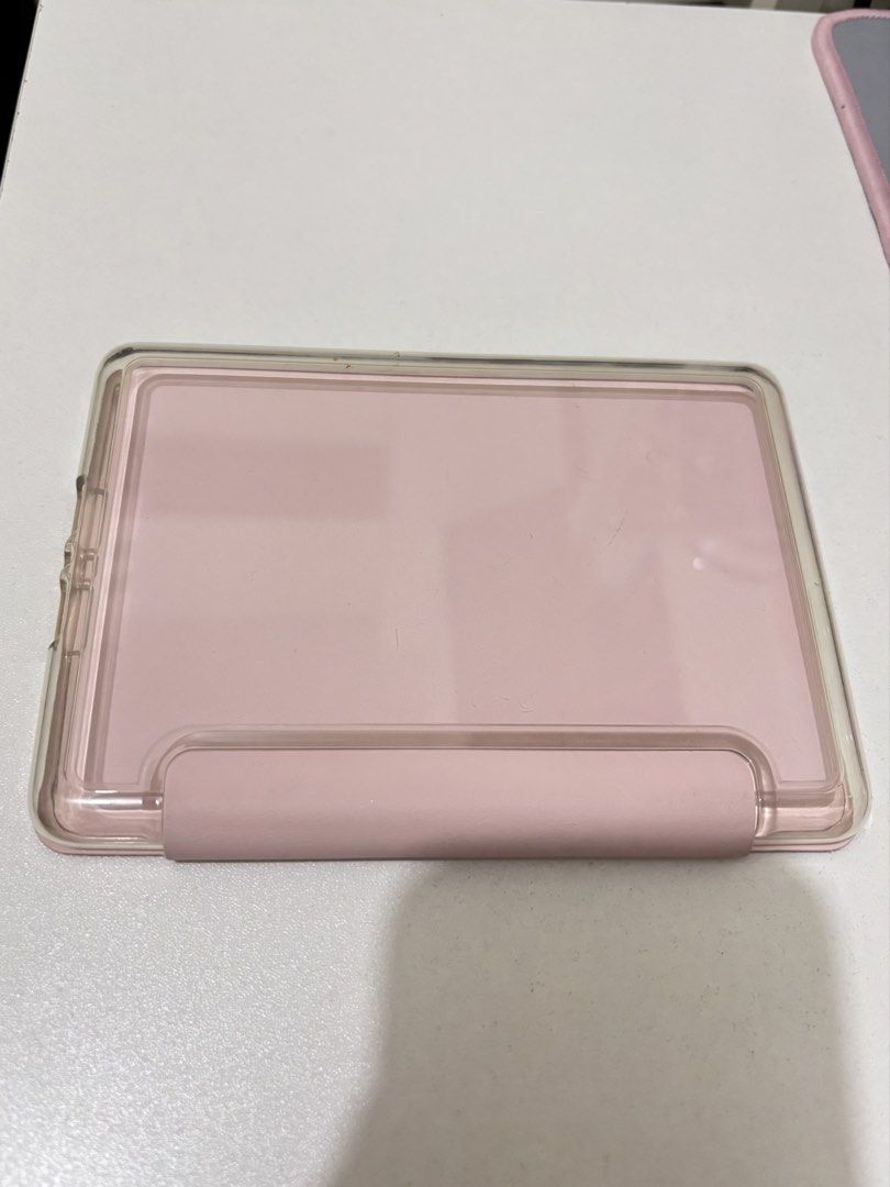 Kindle 10th Generation Case (J9G29R) (Category: Cases & Sleeves) located in Mandaluyong City. Submitted by loopeaa (Listing ID 1452986348, Image 2). Description: Kindle 10th Generation Case (J9G29R) • ₱100 • with minor flaws MOP: Gcash MOD: j&t/lalamove Mandaluyong📍.