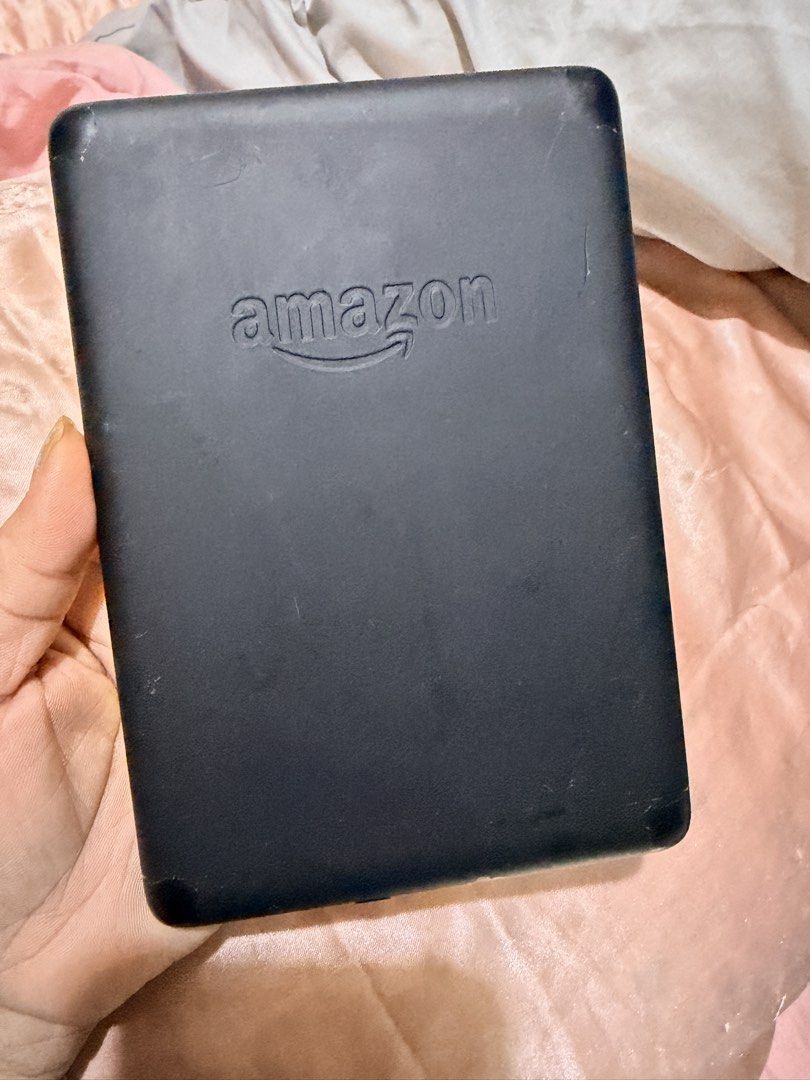 Kindle Paperwhite 10th Gen NO ADS (Category: E-Readers) located in Paranaque City. Submitted by hannah.agupit (Listing ID 1452972529, Image 3). Description: Unit and cable for charging Issue: chipped rubber on the sides but unit is working perfectly Ready to use.
