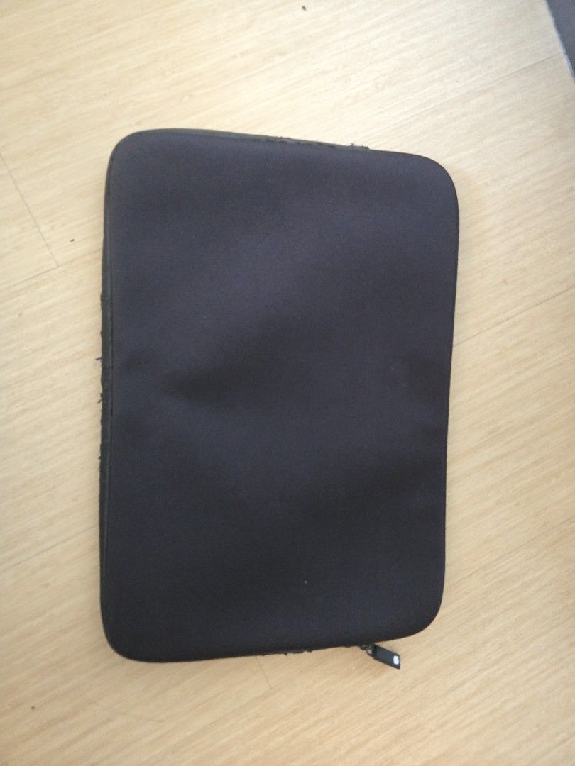 Laptop sleeve 16 inches MacBook (Category: Laptop Bags & Sleeves) located in Quezon City. Submitted by loujvirata (Listing ID 1453049730, Image 1). Description: .