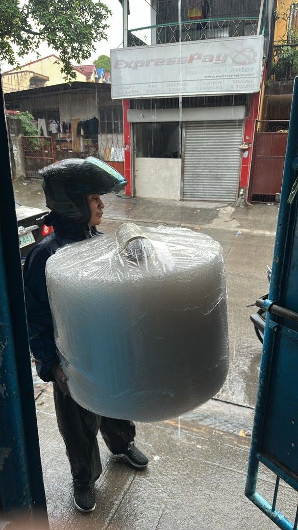 Large Bubble Wrap Rolls for Packaging and Moving (Category: Craft Supplies & Tools) located in Manila. Submitted by ebradaargi81947 (Listing ID 1452893523, Image 1). Description: - Large rolls of bubble wrap - Ideal for protecting fragile items during shipping or moving - Ample material for all your packing needs - Ensures belongings are kept safe and secure - Available for pickup or delivery.