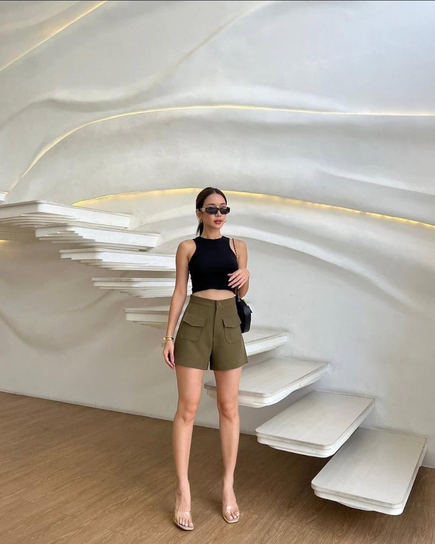 Lea lea Studio Olive Green Cargo Shorts Size M (Category: Shorts) located in Lopez. Submitted by declutteringproxie (Listing ID 1452720578, Image 1). Description: - Brand: Lealea Studio Bangkok - Color: Olive Green - Style: Cargo Shorts - Waist: High-waisted - Pockets: Two front pockets - Size: Medium (M) - Occasion: Casual wear RFS: wrong size.