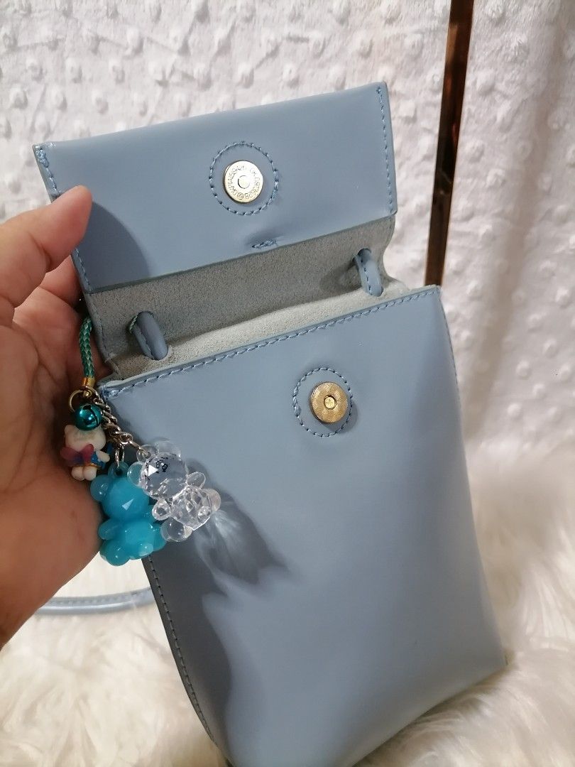 Leather Cellphone Sling Bag (Category: Cross-body Bags) located in Butuan. Submitted by az-branded.items (Listing ID 1452884335, Image 3). Description: Suoer ganda at super linis Genuine leather From Japan.