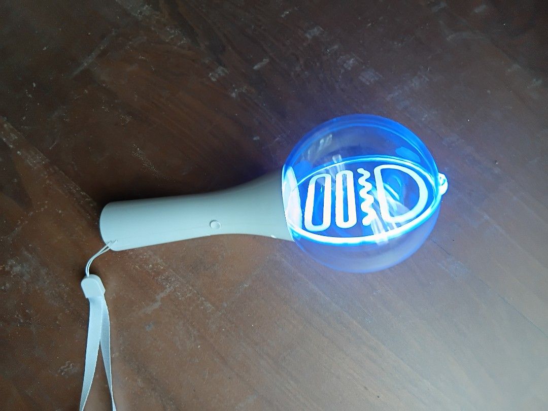 Light (Category: Occasions & Party Supplies) located in Singapore. Submitted by newsale (Listing ID 1452888971, Image 5). Description: - include battery - stand or hand held - many colours selection - Good for display or decoration or night use. - press and hold to off .