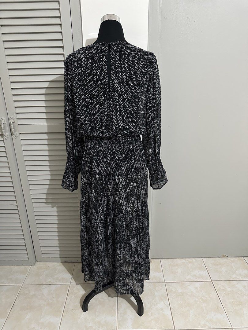 Long dress (Category: Dresses) located in Balanga. Submitted by ruffa_assorted_item (Listing ID 1452890280, Image 2). Description: Size up to large.