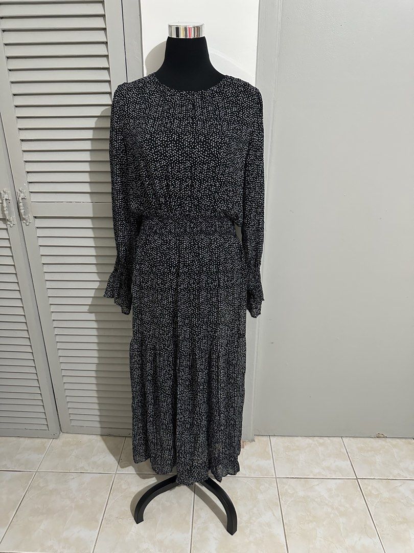 Long dress (Category: Dresses) located in Balanga. Submitted by ruffa_assorted_item (Listing ID 1452890280, Image 1). Description: Size up to large.