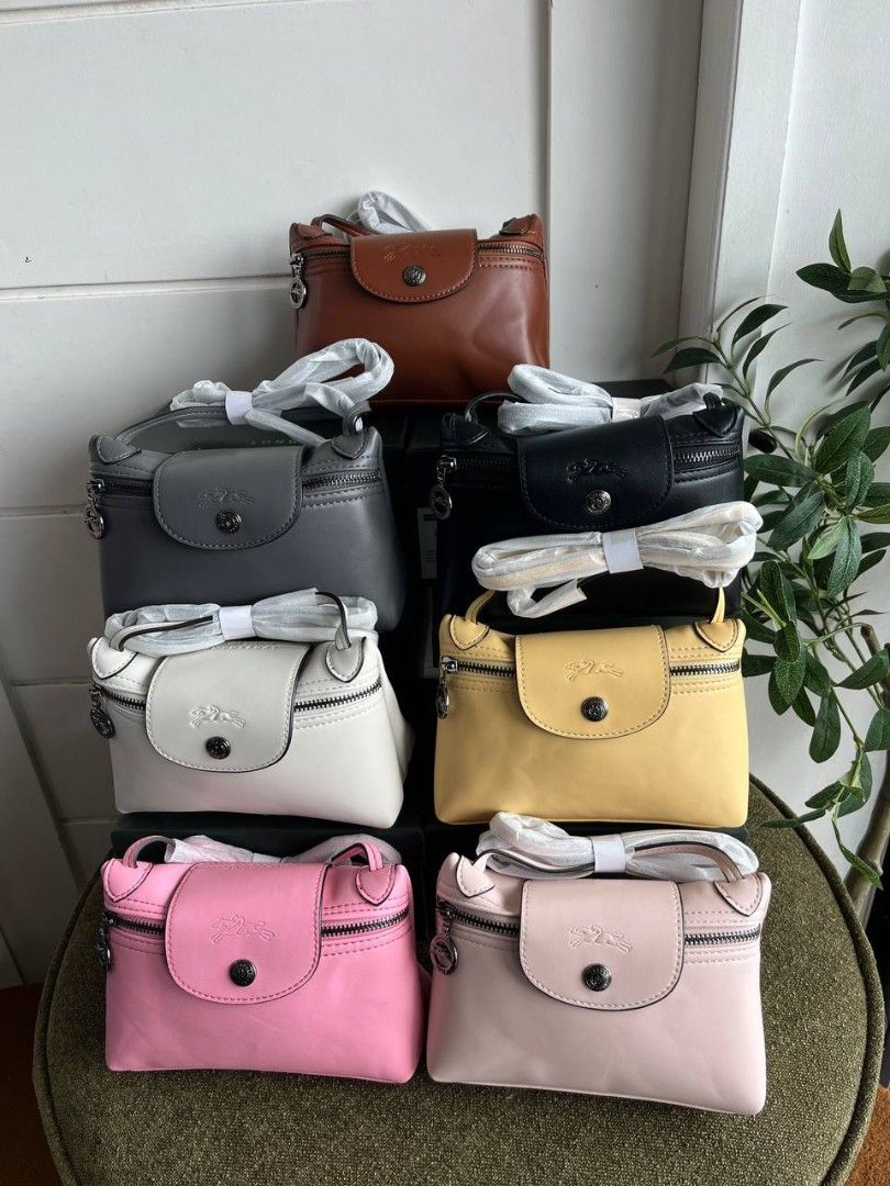 Longchamp Le pliage Vanity Pouch (Category: Luxury Bags & Wallets) located in Mandaluyong City. Submitted by modamuseph (Listing ID 1452960509, Image 2). Description: .
