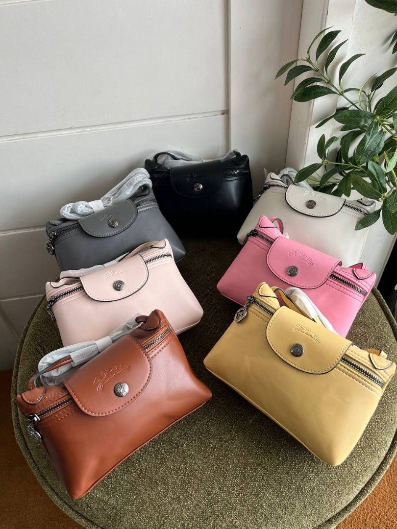 Longchamp Le pliage Vanity Pouch (Category: Luxury Bags & Wallets) located in Mandaluyong City. Submitted by modamuseph (Listing ID 1452960509, Image 1). Description: .