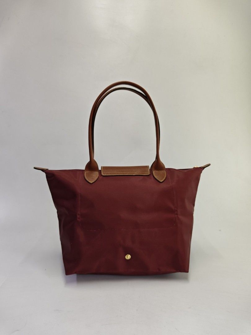 LONGCHAMP medium long handle le pliage classic burgundy authentic (Category: Tote Bags) located in Quezon City. Submitted by elegantephbycharlie (Listing ID 1452924618, Image 3). Description: .