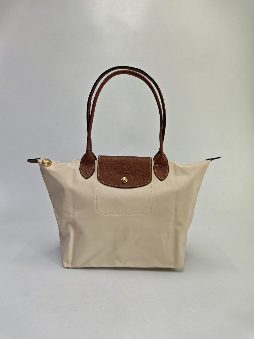 LONGCHAMP medium long handle le pliage classic papier/white authentic (Category: Tote Bags) located in Quezon City. Submitted by elegantephbycharlie (Listing ID 1452924894, Image 2). Description: .