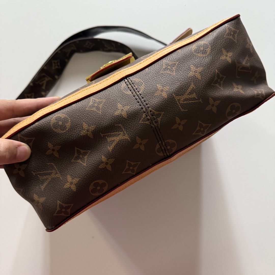 Louis vuitton boulogne canvas flap shoulder (Category: Luxury Bags & Wallets) located in Cavite. Submitted by kalebfindsluxs (Listing ID 1453030255, Image 3). Description: Louis vuitton boulogne canvas flap shoulder Good Sign of usage Check details - 2k + sf Loc cavite Jnt / lalamove .