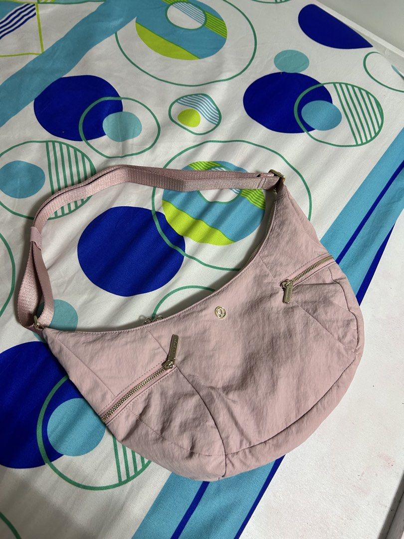 Lululemon bag (Category: Shoulder Bags) located in Taguig. Submitted by impooo (Listing ID 1452995809, Image 3). Description: Orig lululemon bag Jnt lbc only.