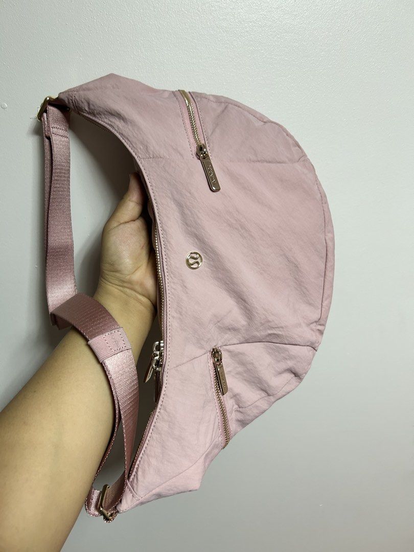 Lululemon bag (Category: Shoulder Bags) located in Taguig. Submitted by impooo (Listing ID 1452995809, Image 2). Description: Orig lululemon bag Jnt lbc only.