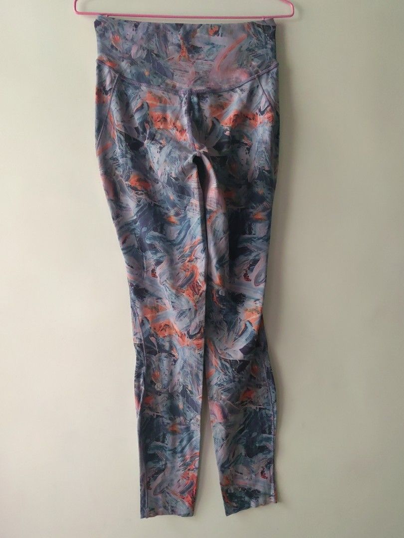 Lululemon Base Pace High-Rise Running Tight 28" (6/S-M) (Category: Activewear) located in Baguio. Submitted by kacijom (Listing ID 1453001534, Image 2). Description: 🍋₱400 ($98 SRP / ₱5.7k) •Lululemon Base Pace High-Rise Running Tight 28" *Brushed Nulux - Atmospheric Purple Multi •Size 6/S-M, 13"x36" •Condition 9/10 (Very-Good Used Condition).