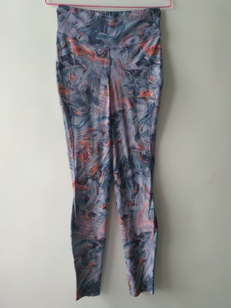 Lululemon Base Pace High-Rise Running Tight 28" (6/S-M) (Category: Activewear) located in Baguio. Submitted by kacijom (Listing ID 1453001534, Image 3). Description: 🍋₱400 ($98 SRP / ₱5.7k) •Lululemon Base Pace High-Rise Running Tight 28" *Brushed Nulux - Atmospheric Purple Multi •Size 6/S-M, 13"x36" •Condition 9/10 (Very-Good Used Condition).