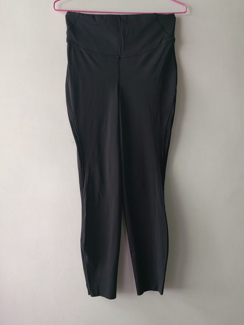 Lululemon Base Pace High-Rise Tight 25" (6/S-M) (Category: Activewear) located in Baguio. Submitted by kacijom (Listing ID 1453000993, Image 2). Description: 🍋₱450 ($98SRP /₱5.8k) •Lululemon Base Pace High-Rise Tight 25" - Black •Size 6/S-M •Condition 9/10 (Very-Good Used Condition).