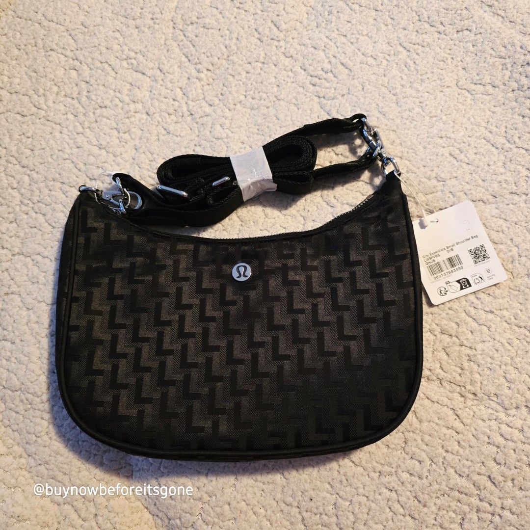Lululemon City Essentials Small Shoulder Bag Black Jacquard - 3L (Category: Shoulder Bags) located in Bulacan. Submitted by bnbig (Listing ID 1453037613, Image 3). Description: - Lululemon black jacquard shoulder bag - Textured pattern all over - Adjustable strap - Zippered main compartment - Interior pockets for organization - 3L volume - Ideal for everyday use .