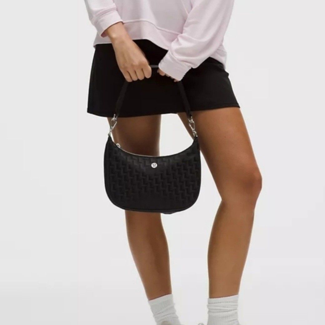 Lululemon City Essentials Small Shoulder Bag Black Jacquard - 3L (Category: Shoulder Bags) located in Bulacan. Submitted by bnbig (Listing ID 1453037613, Image 2). Description: - Lululemon black jacquard shoulder bag - Textured pattern all over - Adjustable strap - Zippered main compartment - Interior pockets for organization - 3L volume - Ideal for everyday use .