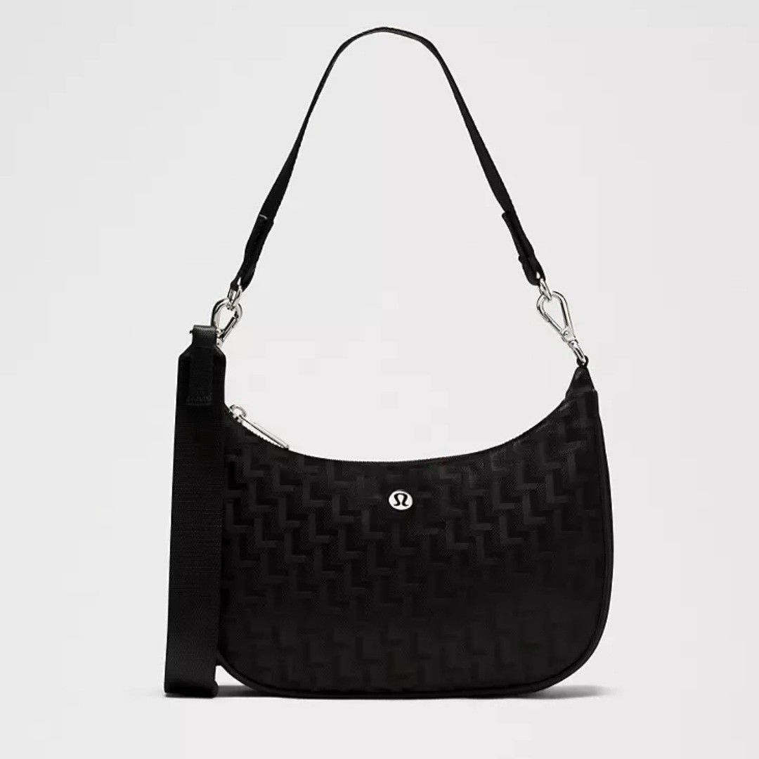 Lululemon City Essentials Small Shoulder Bag Black Jacquard - 3L (Category: Shoulder Bags) located in Bulacan. Submitted by bnbig (Listing ID 1453037613, Image 1). Description: - Lululemon black jacquard shoulder bag - Textured pattern all over - Adjustable strap - Zippered main compartment - Interior pockets for organization - 3L volume - Ideal for everyday use .