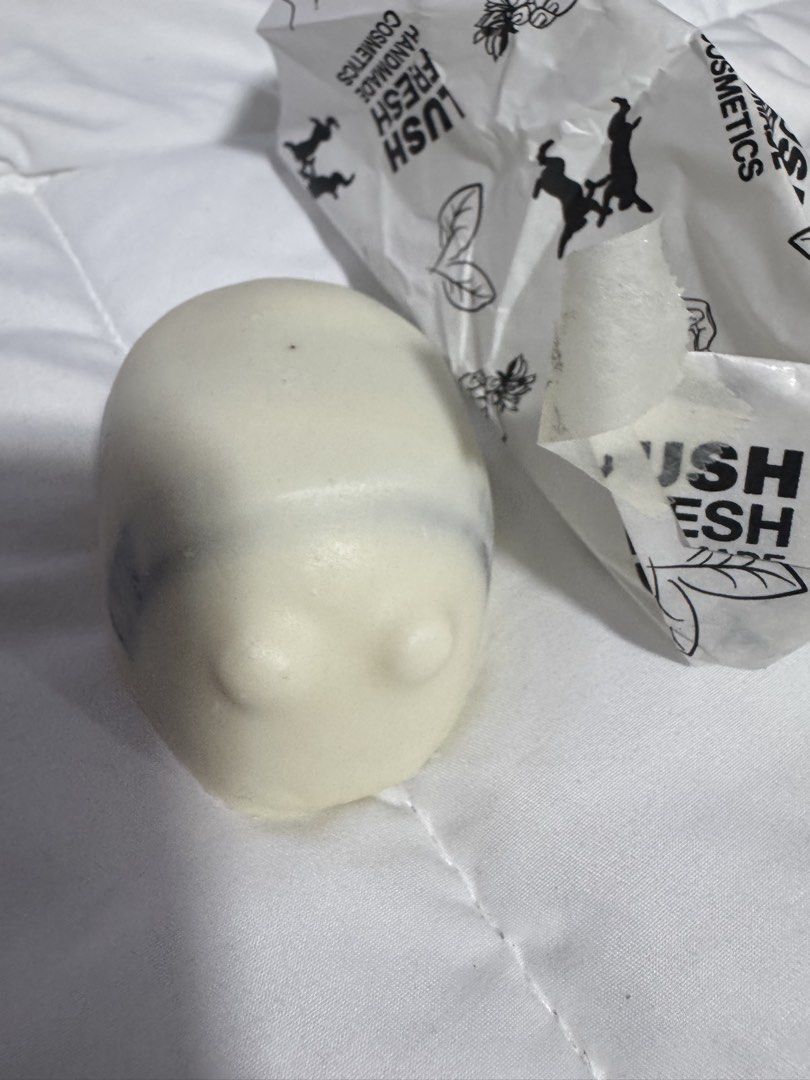 Lush Scrubbee Body Butter 100g (Category: Body Care) located in Manila. Submitted by decluterthings888 (Listing ID 1452965107, Image 1). Description: - Lush Scrubbee Body Butter - Size: 100g - Key Ingredients: Shea Butter, Almond Oil, Coconut Oil - Scent: Sweet Orange - Benefits: Deeply moisturizes skin - Origin: Made in Japan .