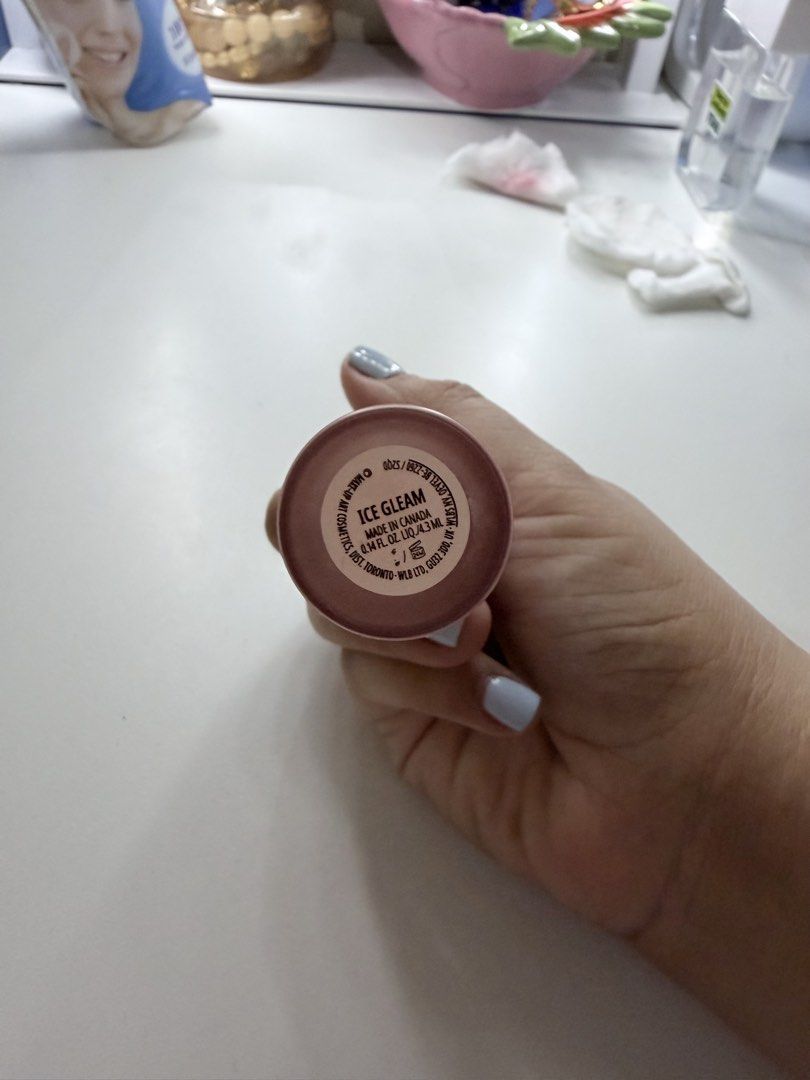 Mac liquid blush (Category: Makeup) located in Makati City. Submitted by beymadrigal (Listing ID 1452892506, Image 3). Description: used 3x only. 80% og price 2k plus.