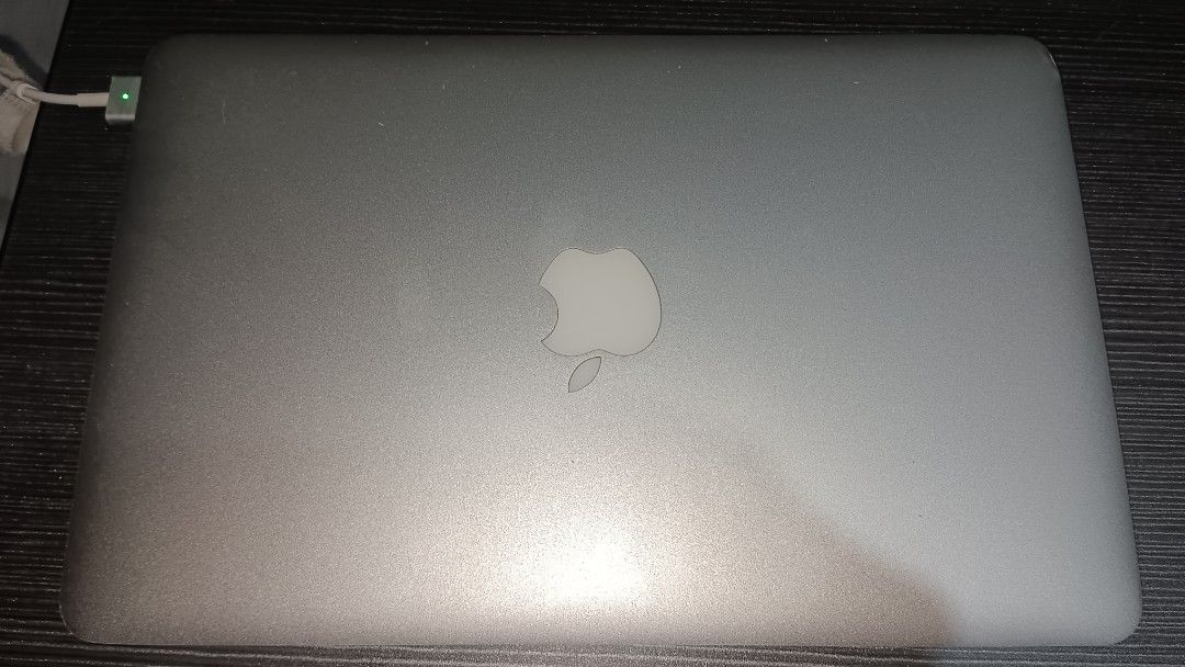 macbook air mini 2014 i5 big sur (Category: Laptops & Notebooks) located in Valenzuela. Submitted by vince121212 (Listing ID 1453021015, Image 3). Description: ✨ FOR SALE: MacBook Air A1465 ✨ 💻 11-inch Slim & Lightweight Laptop Perfect pang study, office work, browsing, Netflix, Zoom, at everyday use. ✅ Intel Core i5 ✅ 4GB RAM ✅ 128GB SSD ✅ 11-inch Display ✅ macOS Bigsur Installed ✅ Microsoft Office 2021 Activated ✅ Fast Boot & Smooth Performanc