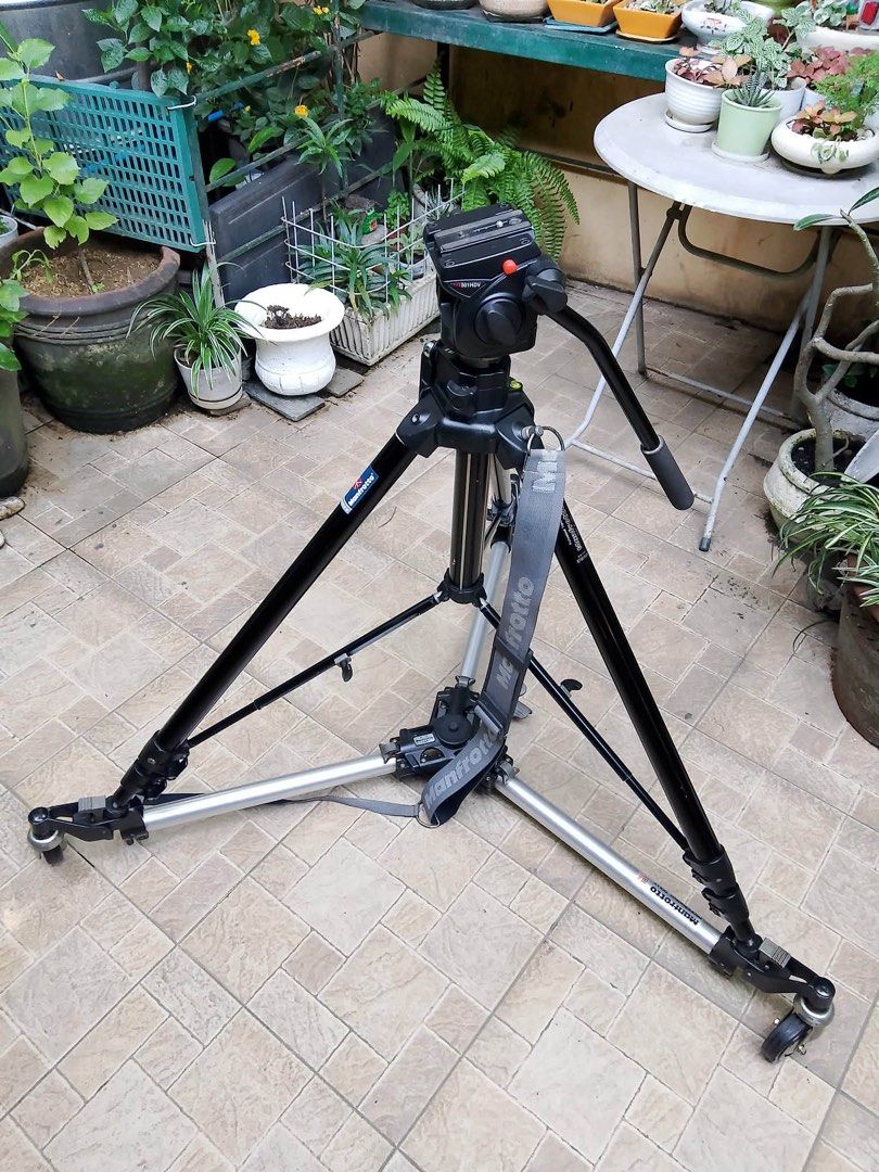 Manfrotto Tripod with Cobra Crane Dolly System (Category: Tripods & Monopods) located in Mandaluyong City. Submitted by fashionski_shoppers (Listing ID 1452988768, Image 3). Description: 1 manfrotto tripod 075B w/ bag. 1manfrotto professional dolly 181. 1 manfrotto head 501 HDV 1 cobra crane w/ bag all in very good condition. 49.000.00.
