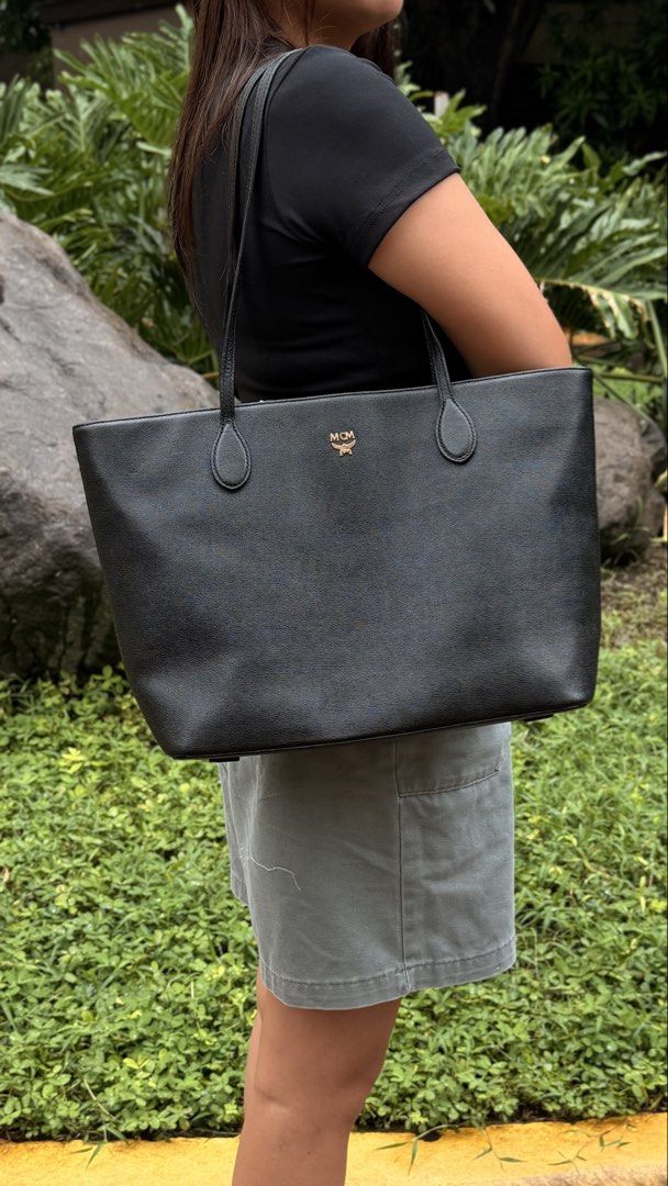 MCM TOTE BAG (Category: Luxury Bags & Wallets) located in Manila. Submitted by jasminsant59850 (Listing ID 1453033468, Image 3). Description: Orig MCM BAG Size: Medium Color black.