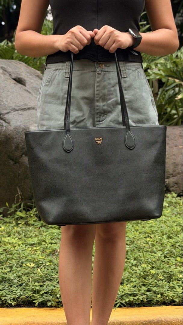 MCM TOTE BAG (Category: Luxury Bags & Wallets) located in Manila. Submitted by jasminsant59850 (Listing ID 1453033468, Image 1). Description: Orig MCM BAG Size: Medium Color black.