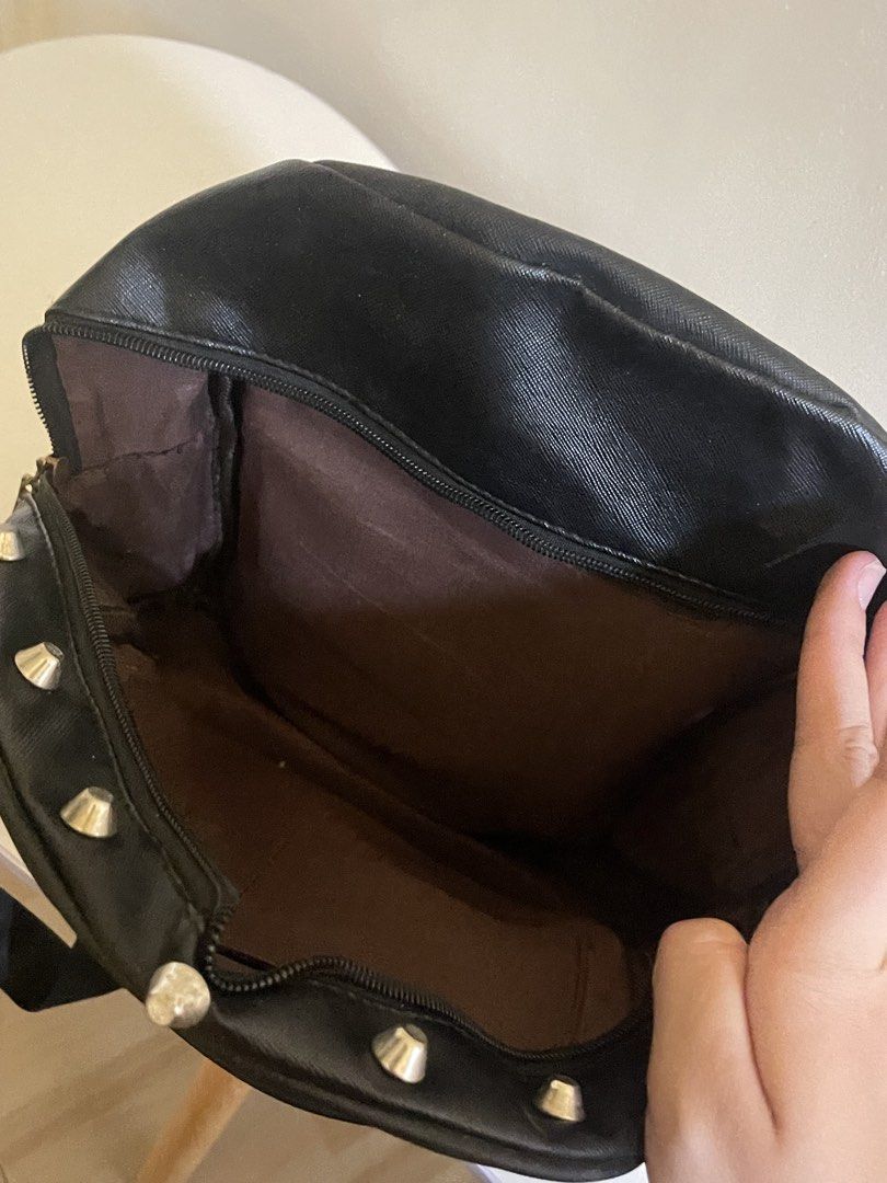 Mini backpack (Category: Shoulder Bags) located in Taguig. Submitted by declutterwithtally (Listing ID 1452929957, Image 3). Description: .