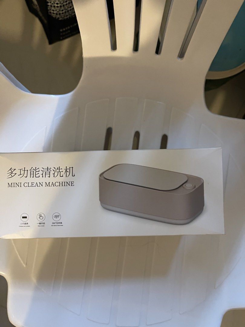 Mini clean machine （分類：清潔工具）位於 Hong Kong。 由 busybusylee17 提交（商品編號 1452924694，圖片 1）。簡介： Hey there! 👋 Up for grabs is this super cute and compact Mini Clean Machine. It's perfect for giving your small items a quick refresh. It's small enough to fit anywhere and easy to use.。