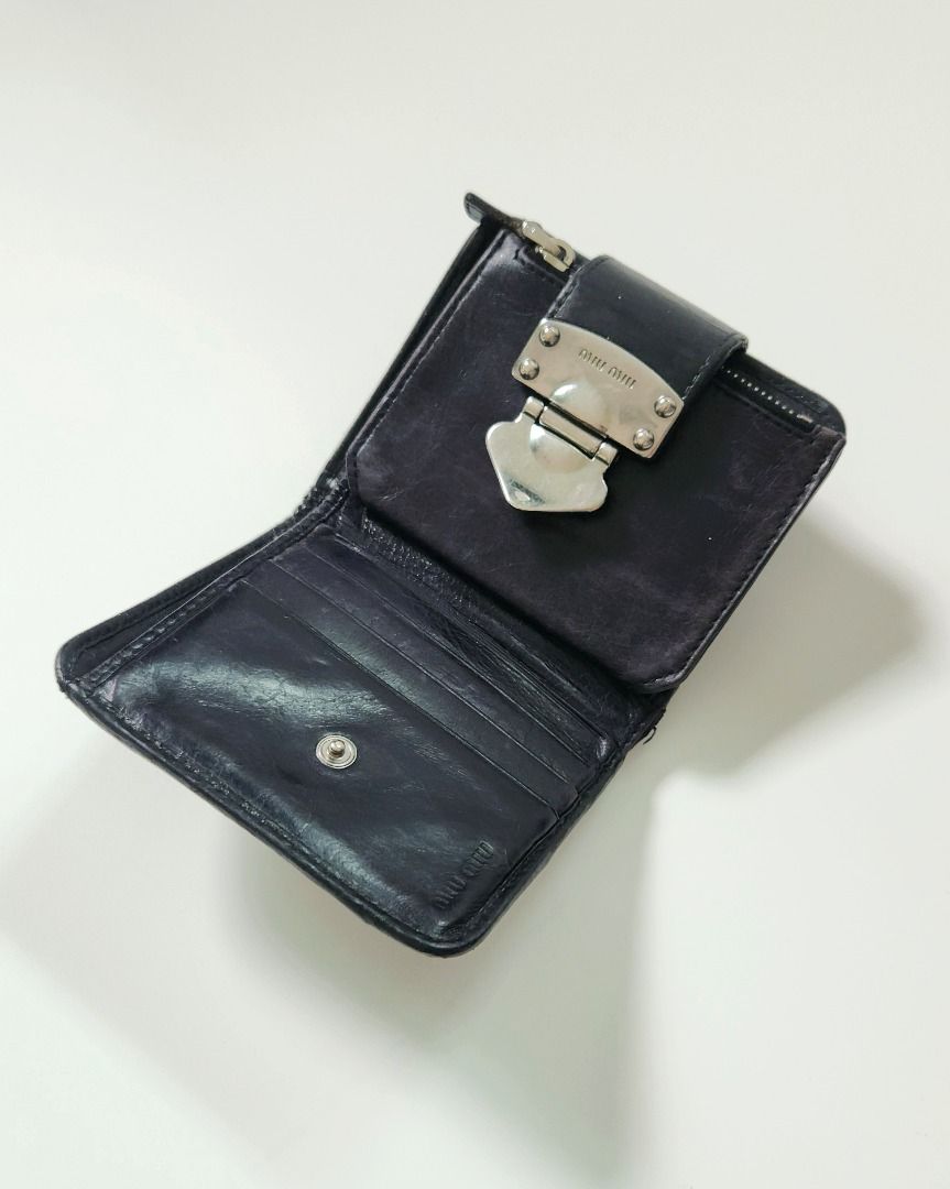 Miu Miu Matelassé Bifold Wallet (Category: Luxury Bags & Wallets) located in Baguio. Submitted by unearthed_ph (Listing ID 1452983130, Image 3). Description: • Lampo Underzip Overall in good condition **Flaws** • Minor scratches on the hardware, and obvious signs of wear. No major flaws 🏷️2999+SF 📌 First to pay will get the item 💸Payment is thru GoTyme only.