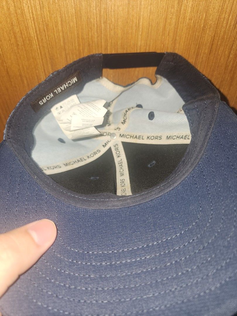 MK | Michael Kors Unisex cap (Category: Caps & Hats) located in Caloocan City. Submitted by onibear030 (Listing ID 1453048464, Image 3). Description: MK | Michael Kors Unisex Cap 850 only.