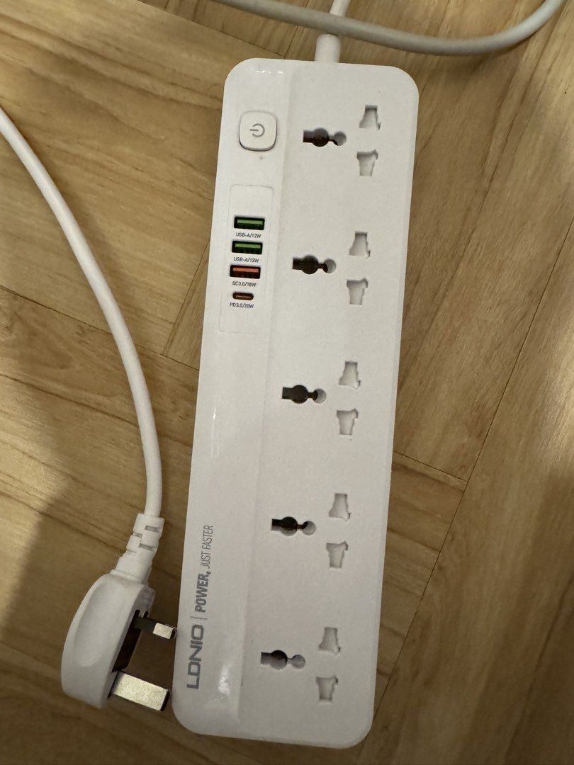 Multi adopter (Category: Electrical, Adaptors & Sockets) located in Singapore. Submitted by jungoogi60563 (Listing ID 1452983549, Image 1). Description: .