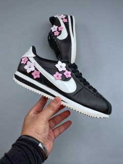 (Category: ) located in . Submitted by awesome_sneakers (Listing ID 1452883503, Image 1). Description: .
