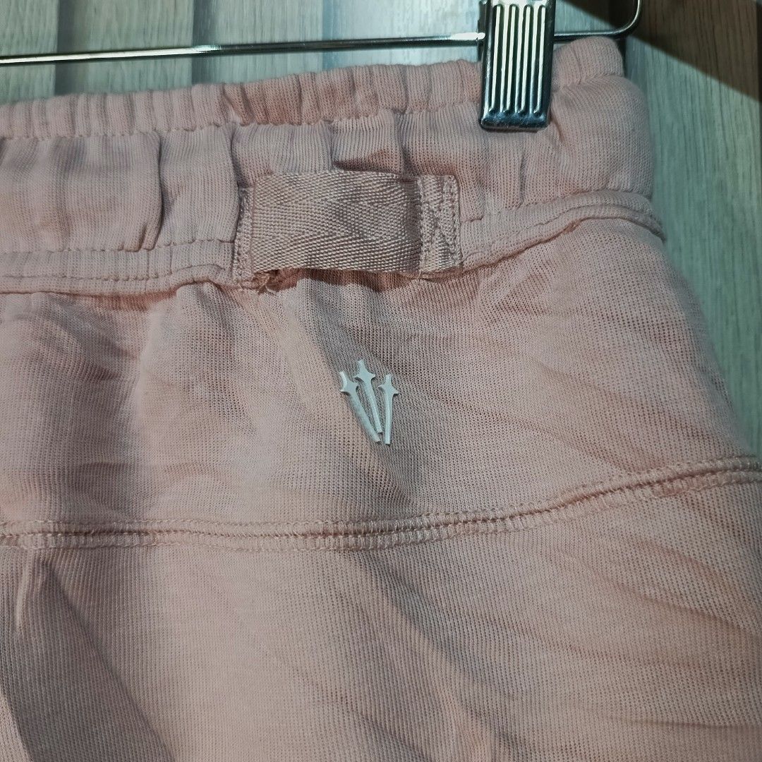 Nike Pink Sweatpants Joggers (Category: Joggers) located in Manila. Submitted by gbryanrave27905 (Listing ID 1453034661, Image 2). Description: NIKE X NOCTA TECH FLEECE OPEN HEMS MENS 📌 Elastic waistband with drawstring 📌 Pockets included 📌 Small Nike logo on the side 📌 Additional small logo on the back pocket area 📌 Comfortable and casual design 📌 Ideal for lounging or workouts 📌ISSUE NONE 📌COLORRATE 10/10 📌READY TO WEAR 📌EXCELLENT CON