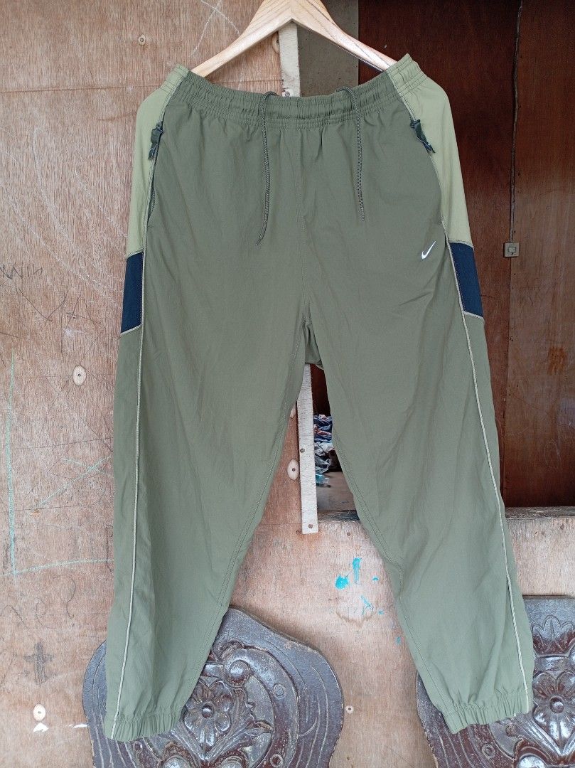 Nike Sb Track Pants (Category: Joggers) located in Catbalogan. Submitted by dmskie15 (Listing ID 1452924233, Image 1). Description: as new large on tag no issue.