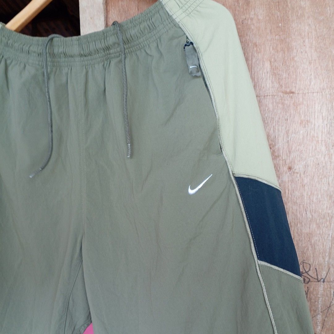 Nike Sb Track Pants (Category: Joggers) located in Catbalogan. Submitted by dmskie15 (Listing ID 1452924233, Image 2). Description: as new large on tag no issue.