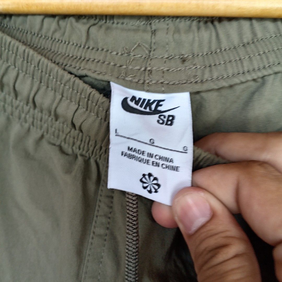 Nike Sb Track Pants (Category: Joggers) located in Catbalogan. Submitted by dmskie15 (Listing ID 1452924233, Image 3). Description: as new large on tag no issue.