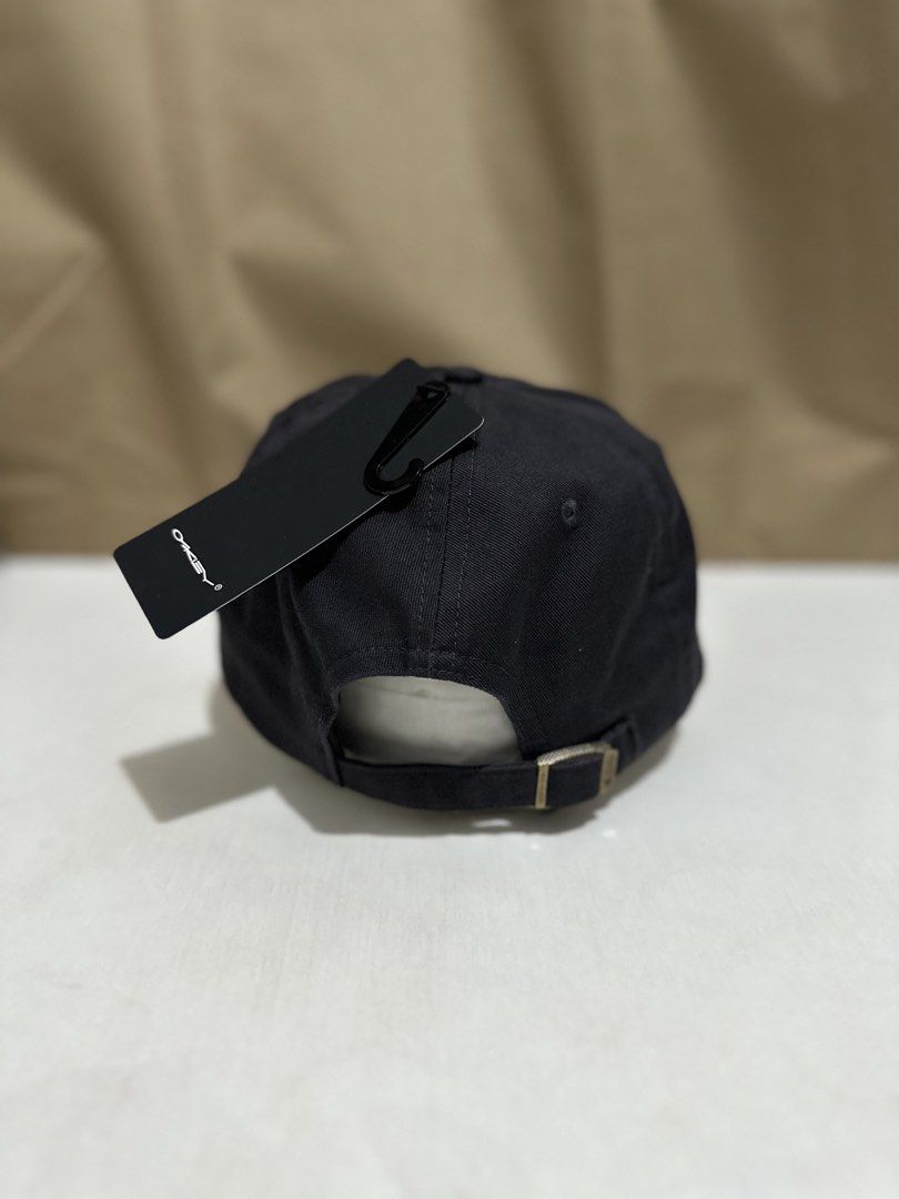 Oakley 47 Blackout Spellout Cap (Category: Caps & Hats) located in Muntinlupa City. Submitted by onetriplenine.alabang (Listing ID 1452998724, Image 3). Description: .