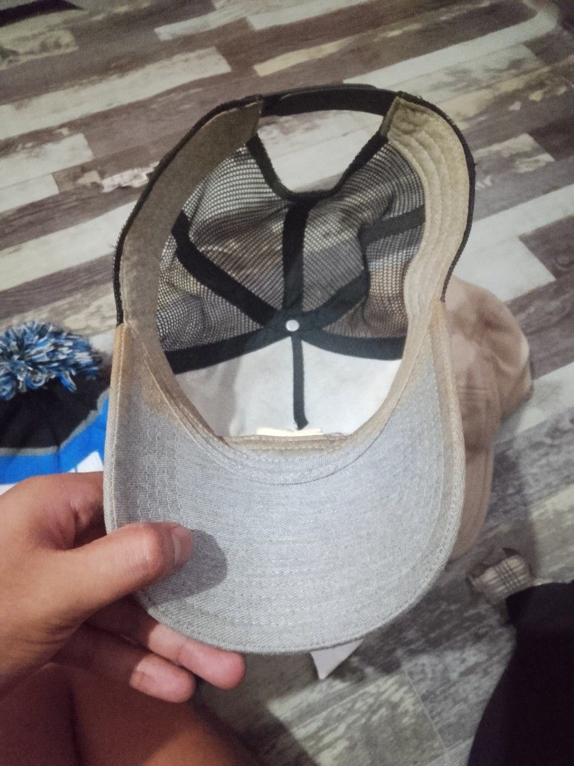 Oakley Trucker Cap Mesh Back Adjustable Snapback (Category: Caps & Hats) located in Quezon City. Submitted by theoneshop1 (Listing ID 1453018008, Image 3). Description: - Oakley trucker cap - Grey front with black mesh back - Adjustable snapback closure - Features Oakley logo on the front - Ideal for casual wear or outdoor activities - Shows some signs of wear on the brim and inner band.