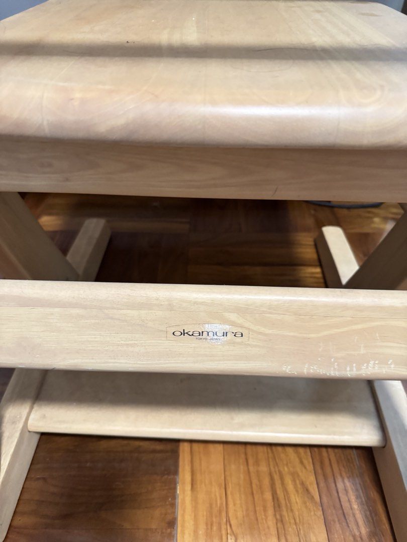 Okamura wooden study desk and chair （分類：兒童傢具 - 桌子及椅子）位於 Hong Kong。 由 chungngake67548 提交（商品編號 1452958475，圖片 3）。簡介： Okamura wooden study desk and chair with drawer. Size of desk: 93 x 66 x 80cm (height is adjustable) Size of chair: 48 x 50 (height is adjustable) Suitable for children from age 6 until adults.。