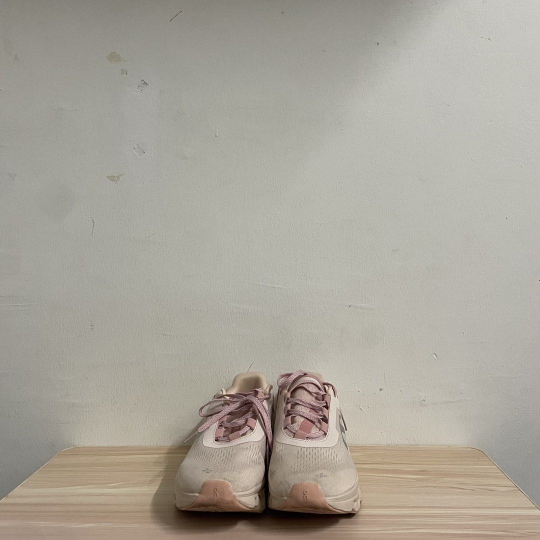 On Cloudmonster (Category: Sneakers) located in Kuala Lumpur. Submitted by reworn.item (Listing ID 1453030331, Image 2). Description: On Cloudmonster Condition : 9/10 ( Dirty ) Size : US8 | UK7.5 | 26CM Status : Copy.